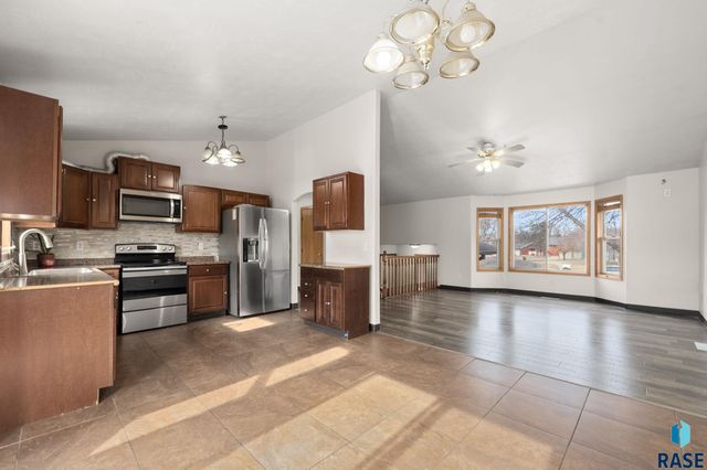 4409 E 37th St Street, Sioux Falls, SD 57103