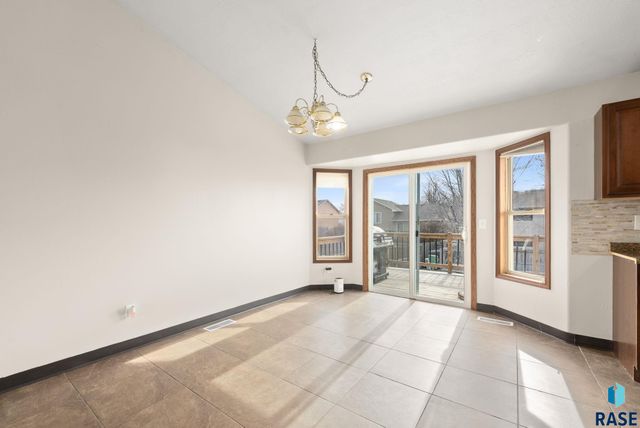 4409 E 37th St Street, Sioux Falls, SD 57103