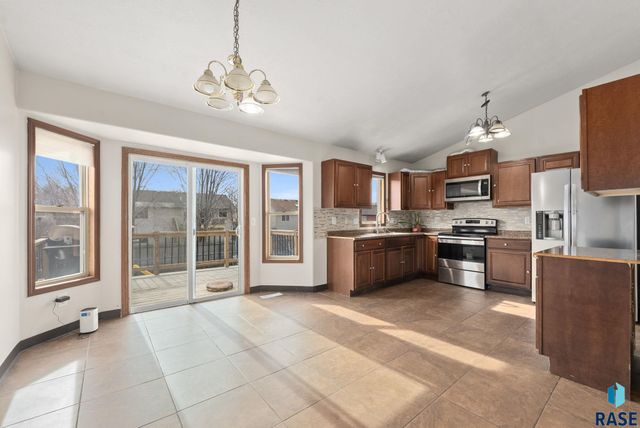 4409 E 37th St Street, Sioux Falls, SD 57103