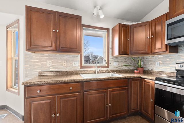 4409 E 37th St Street, Sioux Falls, SD 57103