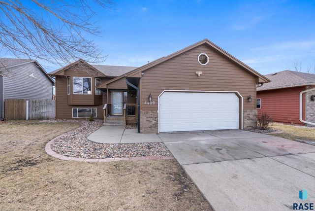 4409 E 37th St Street, Sioux Falls, SD 57103