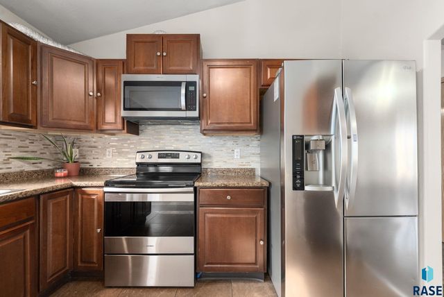 4409 E 37th St Street, Sioux Falls, SD 57103