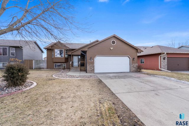 4409 E 37th St Street, Sioux Falls, SD 57103