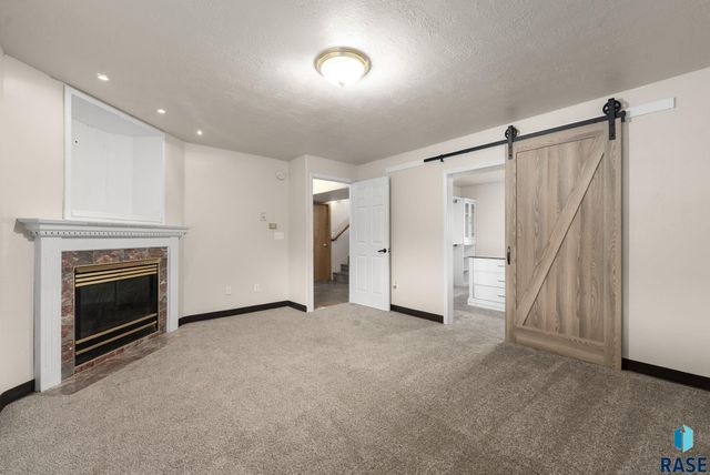 4409 E 37th St Street, Sioux Falls, SD 57103