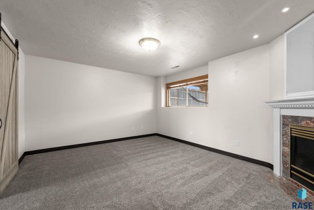 4409 E 37th St Street, Sioux Falls, SD 57103