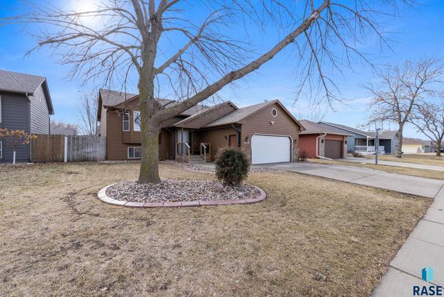 4409 E 37th St Street, Sioux Falls, SD 57103