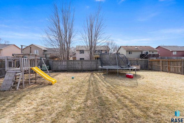 4409 E 37th St Street, Sioux Falls, SD 57103