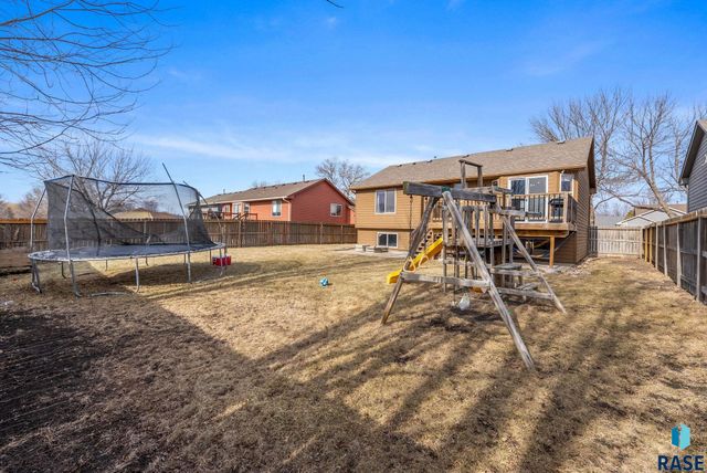 4409 E 37th St Street, Sioux Falls, SD 57103