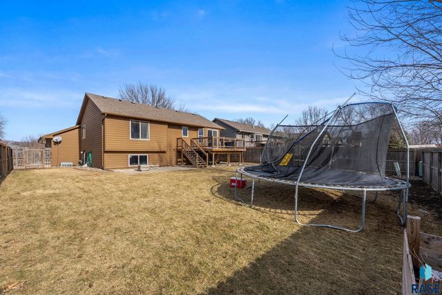 4409 E 37th St Street, Sioux Falls, SD 57103