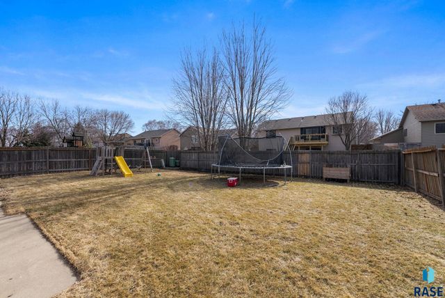 4409 E 37th St Street, Sioux Falls, SD 57103