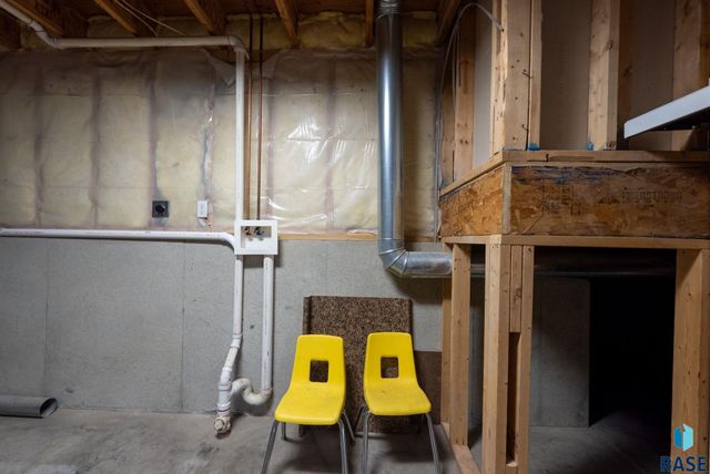 4409 E 37th St Street, Sioux Falls, SD 57103