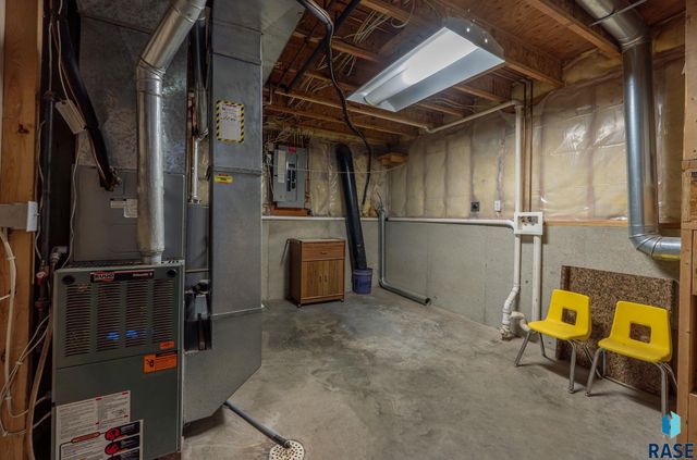 4409 E 37th St Street, Sioux Falls, SD 57103