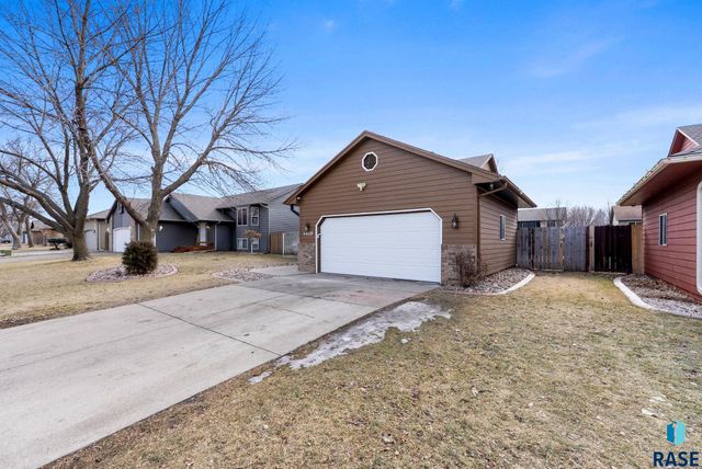 4409 E 37th St Street, Sioux Falls, SD 57103