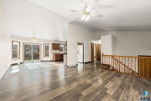 4409 E 37th St Street, Sioux Falls, SD 57103