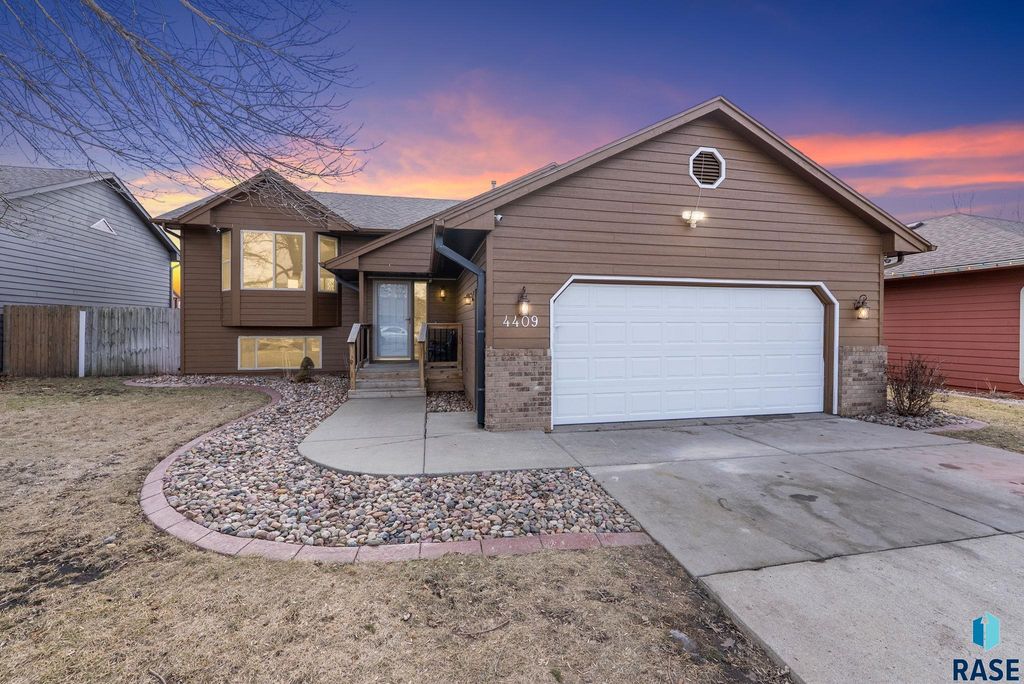 4409 E 37th St Street, Sioux Falls, SD 57103