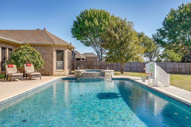 1325 Whisper Willows Drive, Fort Worth, TX 76052