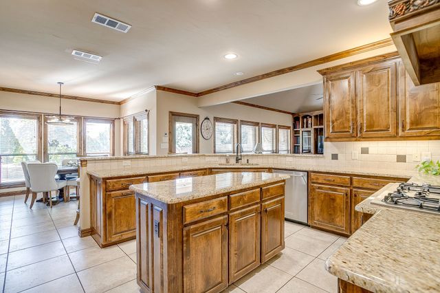 1325 Whisper Willows Drive, Fort Worth, TX 76052