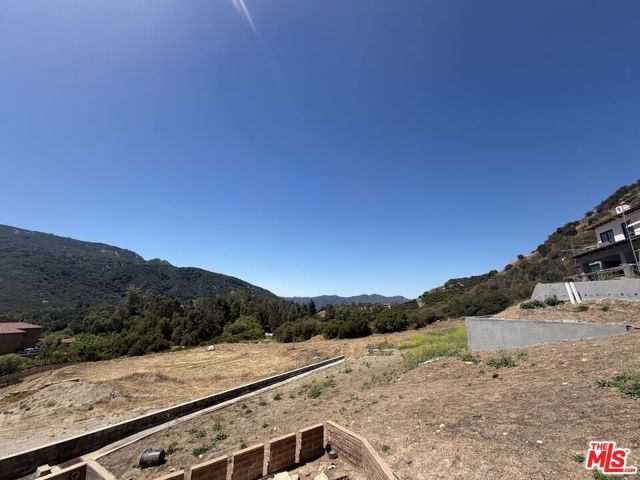 2116 Stunt Road, Calabasas, CA 91302