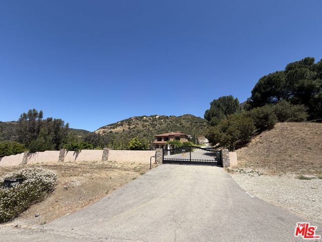 2116 Stunt Road, Calabasas, CA 91302