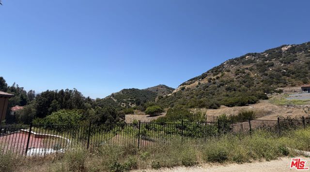 2116 Stunt Road, Calabasas, CA 91302