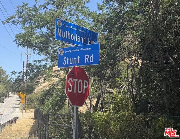 2116 Stunt Road, Calabasas, CA 91302