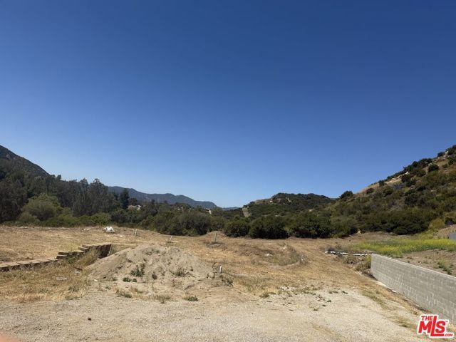 2116 Stunt Road, Calabasas, CA 91302