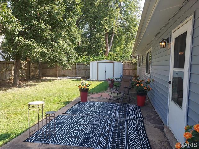 9841 Tanbark Lane, St Louis, MO 63134