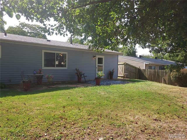 9841 Tanbark Lane, St Louis, MO 63134