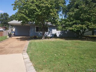 9841 Tanbark Lane, St Louis, MO 63134