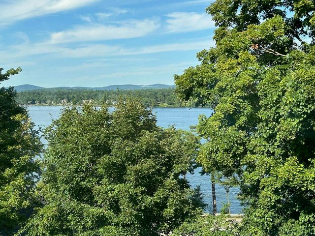 41 Evergreens Dr Apt 5, Laconia, NH 03226
