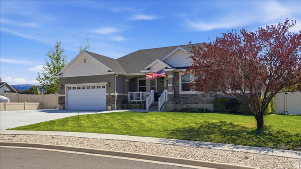 Image 4 of property listing at 667 S FALLKIRK, Heber City, UT 84032