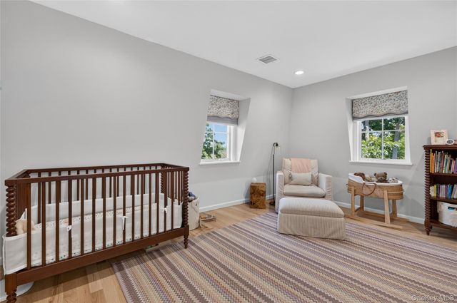 15 Bayview Avenue, Port Washington, NY 11050