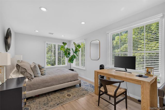 15 Bayview Avenue, Port Washington, NY 11050