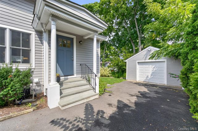 15 Bayview Avenue, Port Washington, NY 11050