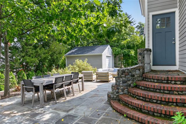 15 Bayview Avenue, Port Washington, NY 11050