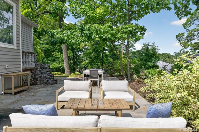 15 Bayview Avenue, Port Washington, NY 11050