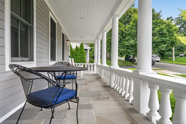 15 Bayview Avenue, Port Washington, NY 11050