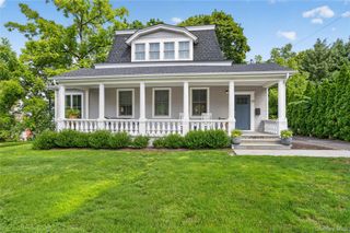 15 Bayview Avenue, Port Washington, NY 11050