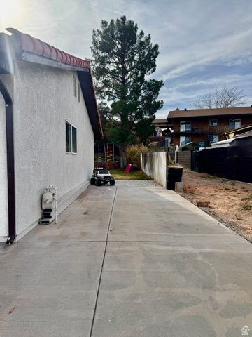 1040 E FORT PIERCE DR, St. George, UT 84790