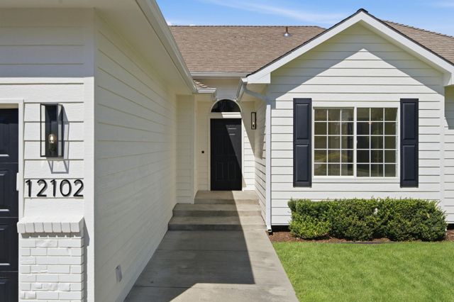 12102 S Troon Ln, Spokane, WA 99223