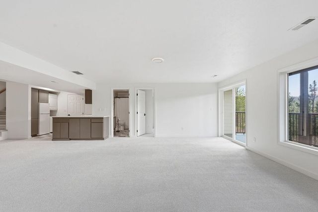 12102 S Troon Ln, Spokane, WA 99223