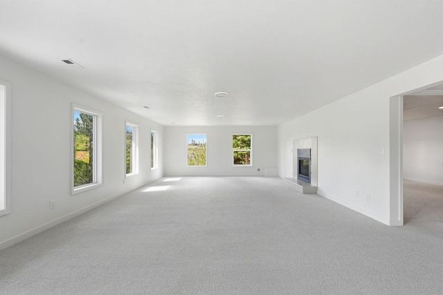 12102 S Troon Ln, Spokane, WA 99223