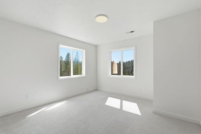 12102 S Troon Ln, Spokane, WA 99223