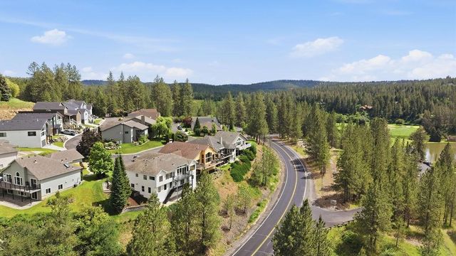 12102 S Troon Ln, Spokane, WA 99223