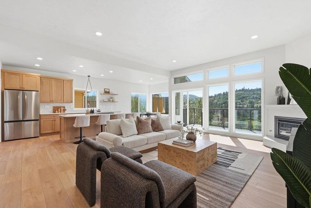 12102 S Troon Ln, Spokane, WA 99223