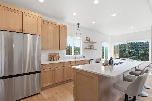 12102 S Troon Ln, Spokane, WA 99223