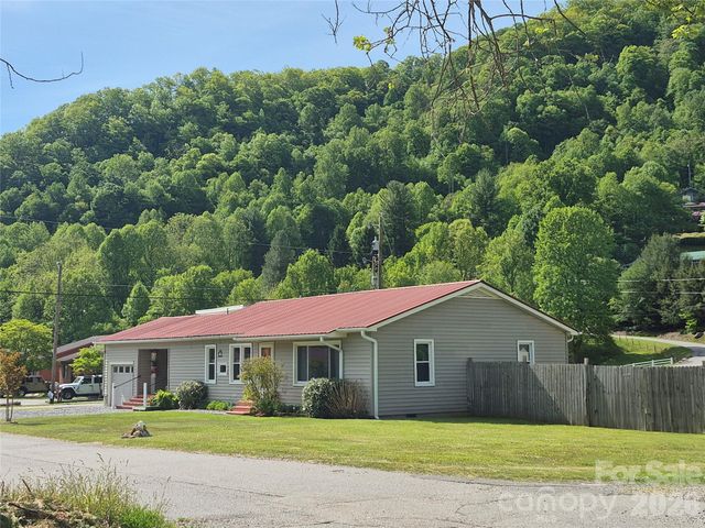 5 Gibson Drive, Maggie Valley, NC 28751