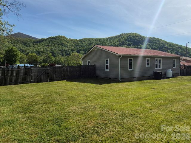 5 Gibson Drive, Maggie Valley, NC 28751