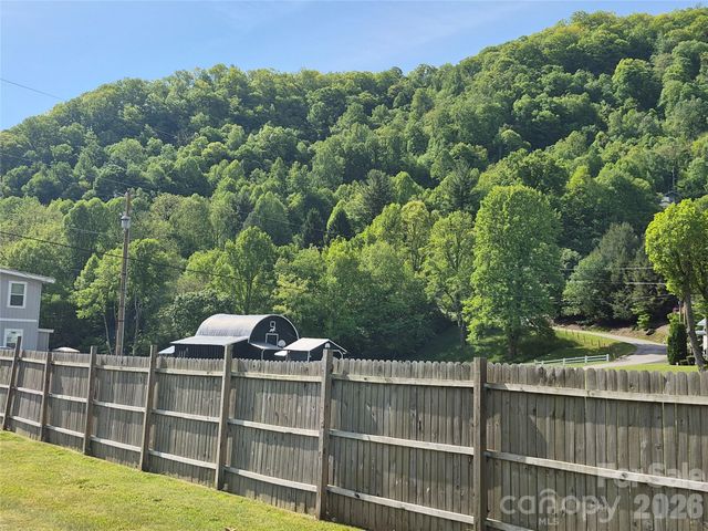 5 Gibson Drive, Maggie Valley, NC 28751
