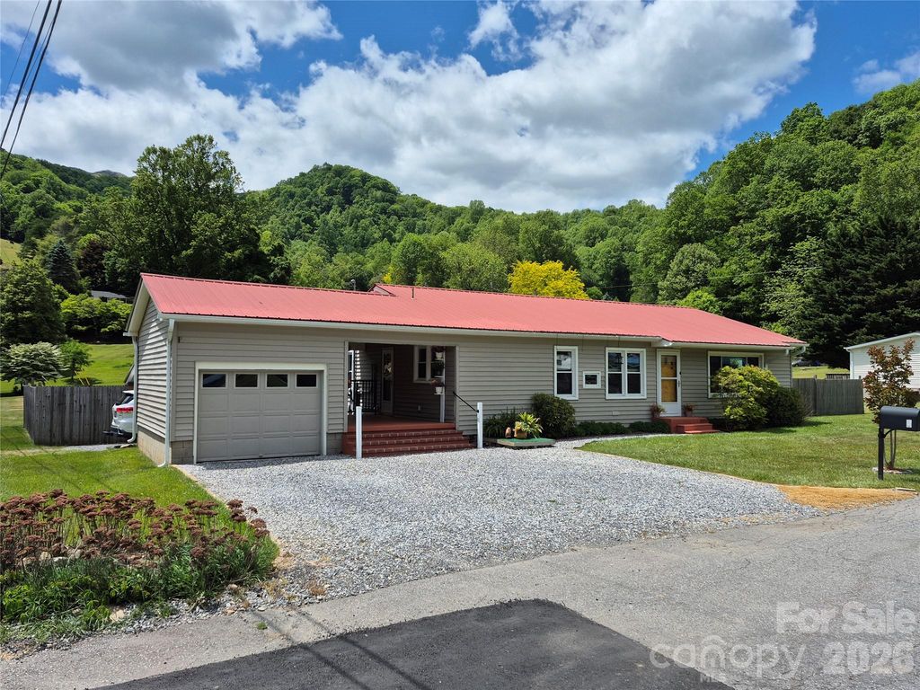 5 Gibson Drive, Maggie Valley, NC 28751